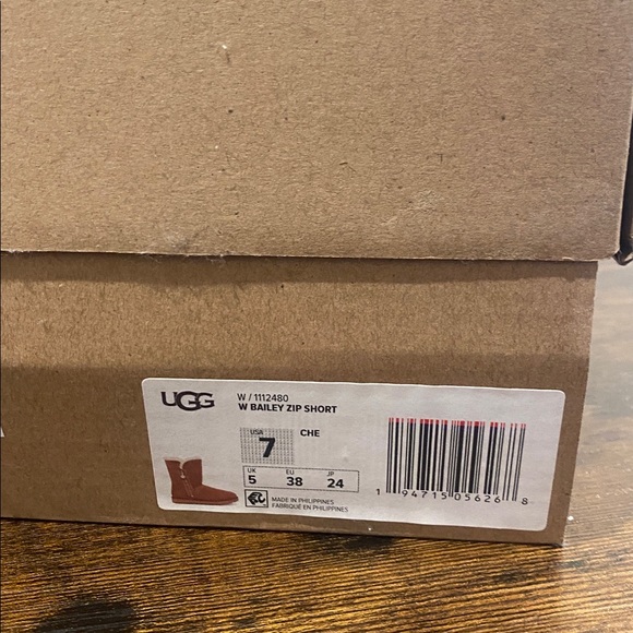 Authentic UGG Tan Sheepskin Boots - Picture 9 of 12